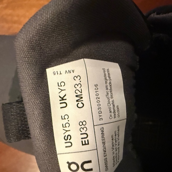 On Cloud Cloudhero Mid Waterproof Size 5.5Y. New Without box. - Picture 6 of 7